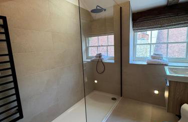 The Menagerie - Photo 4