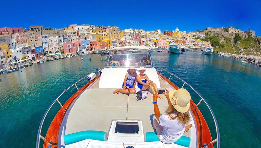 Ischia saindo de Nápoles