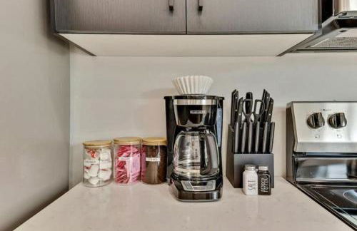 3 Min to DT - 2 Car Garage - Lux Townhome - King Bed - Foto 28