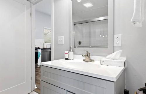 Recently Renovated Chic Durham Farmhouse - Photo 37