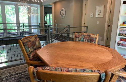 25-Bed, Amenity-Rich Estate in a Private Forest - Foto 33