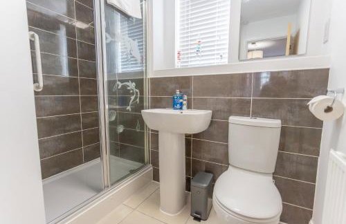 Spacious 2 Bedroom Apartment in Bedford, Near Milton Keynes & Local Business Parks - Foto 15