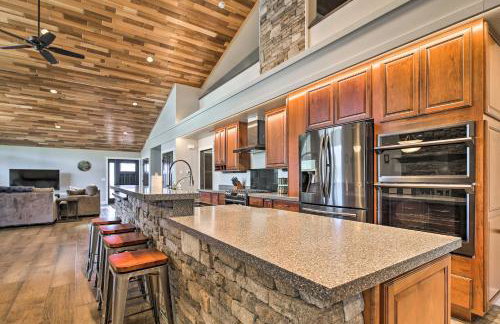 Mendenhall Valley Escape with Furnished Deck! - Foto 15