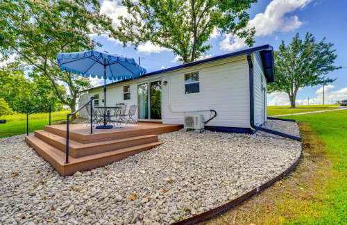 Yard with Lake View Home Near Table Rock Lake! - Foto 19