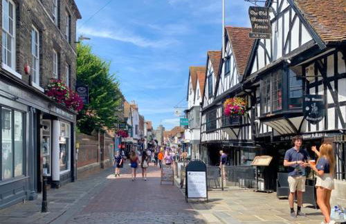 Big PROMO! Central Canterbury City Escape 2BR 2BA House, en-suite, Couples Retreat, Perfect For Families, Students, Relocators FREE Parking Fast WiFi - Foto 4