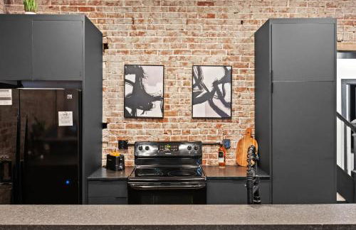 Unique Black Home in the Heart of Shelby Park - Foto 23