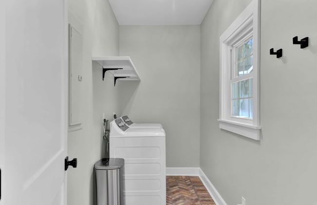 Southern Oasis by Avantstay 0.5mi Walk to the Beach, Pool, Patio, Large Yard - Photo 46