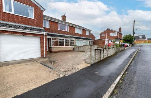 Stunning Bishop Auckland House with 5-bedrooms & 8 Beds Sleeps 12 with Free Parking by PureStay - Foto 69