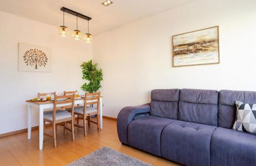 Modern Flat with Workspace in Foz by HostWise - Foto 9