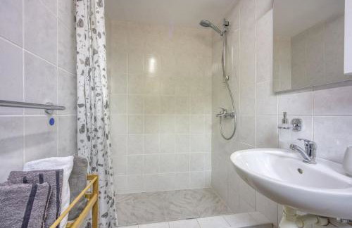 Romantic Studio Apartment with Private Pool - Foto 18