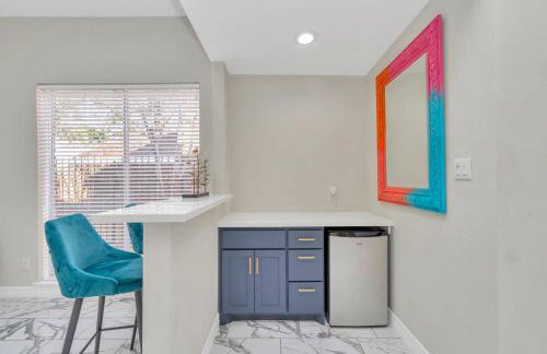 AccessibleGem 3BR Jacuzzi & Air Hockey Sleeps 13 Chinatown - Foto 28