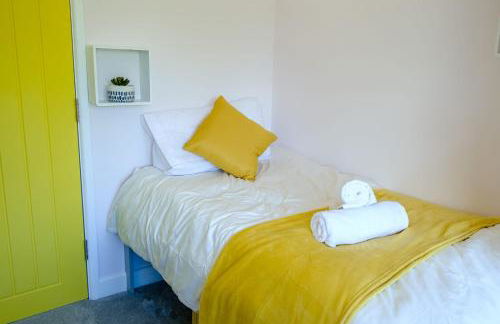 The Wave Cottage - 3 Bedroom with off road Parking for 3 Cars or Vans & EV point - Photo 65