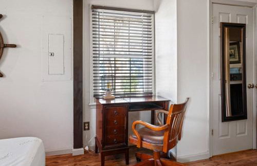 Romantic Colonial Hideaway in Historic Downtown - Pet Friendly - Foto 33