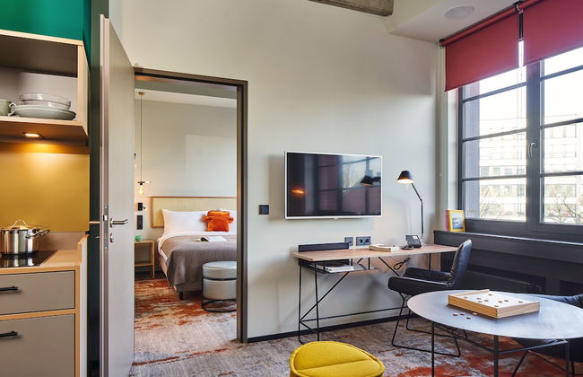 Hood House - Photo 11