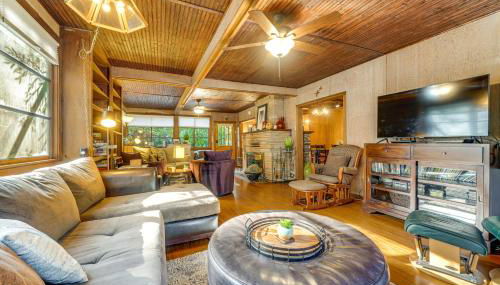 13 Mi to Beach! Forest Brook Creekfront Cabin - Foto 5