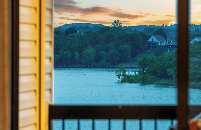 Lakefront Oasis Amazing Views! - Photo 25