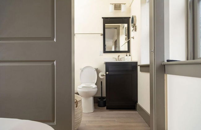 Luxury Multi-unit Historic Building Near Downtown - Photo 32