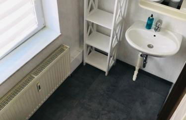 "Casa20200" 2 x Apartments je 150qm für Business, Familien, Gruppen, Handwerker 15min von BERLIN, Erdbeerhof, Outlet B5, 5min vom See Falkensee !! 2 Apartment each 150qm for BUSINESS , FAMILIES 15min from BERLIN!! - Foto 21