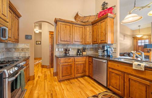 New! Black Bear Inn - Pet friendly - trailer parking - walk to lake - rustic - Foto 7
