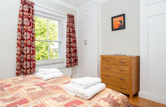 Peaceful Elevated Residential Area - Walk to City - Foto 4