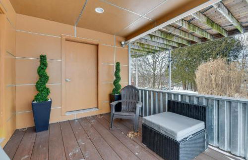 Couples Retreat Near UVM! Unique Studio with Deck - Foto 18