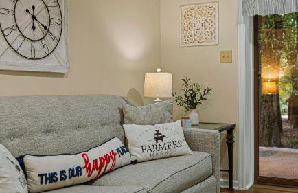 Frolic on Fern by Avantstay Enclosed Deck w/ Forest Views, Bar - Foto 50