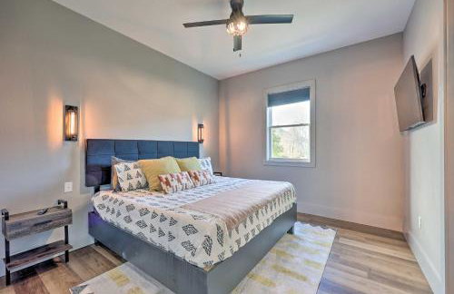 Lavish Riverfront Escape with Gas Grill! - Foto 22