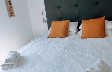 Torreguadiaro Villa - 2 mins walk from the bars and restaurants - Foto 2