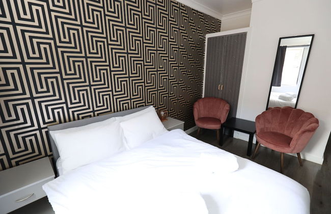 VR Apartments - Photo 16