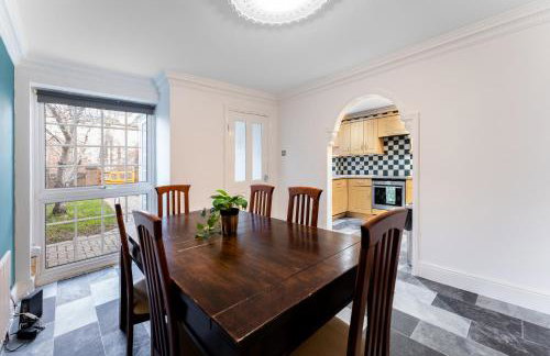 Purley House-Sleeps 8-Near Gatwick-Games Room - Foto 13