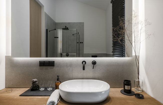 The Lake. Unique Waterfront Villa - Photo 8