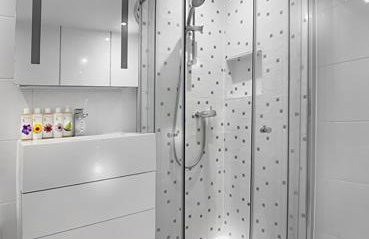 Farnham - 2 Bed House - Parking - Photo 10