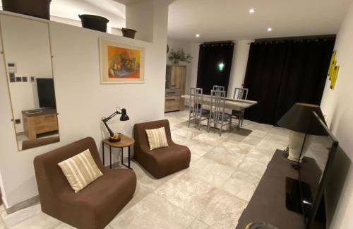 T3 au pied des Tours du Château - Foto 4