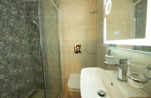 ELiFourka - Seaside Luxury - 170m to the Beach - Power Onsite for Electric Vehicle - Photo 17