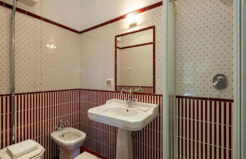 6 Bedroom Beautiful Home In Treia - Foto 40