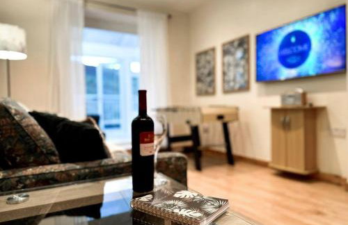 Joyful Jungle Jewel wBalcony & Foozeball-Ferndale - Foto 13