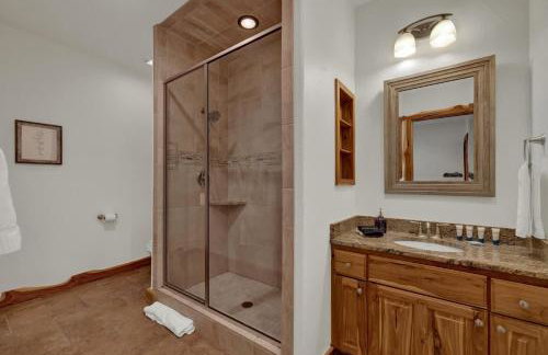 Oakridge Ranch: Pool + Hot-tub, Pickleball Court, Whiskey & Wine Room - Foto 10