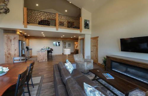 Luxury Townhome in Exclusive Eagle Bend - Photo 7