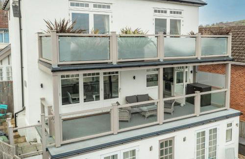 Jurassic View Apartment - Photo 10