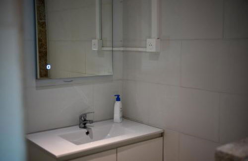 Gîte COLOMBIER 8 Pers piscine fitness sauna lac riviere loisirs - Foto 7