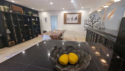 Stylish 4 Bedroom Home Near Venice Beach with Backyard BBQ - Photo 4
