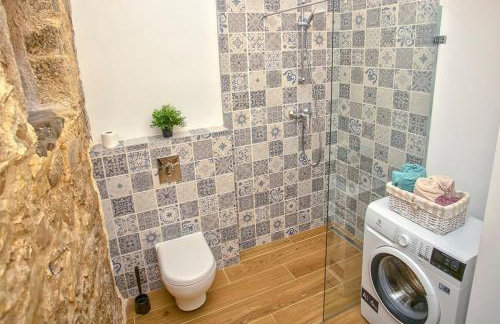 Heritage House Vrime - stone house with heated pool - Photo 40