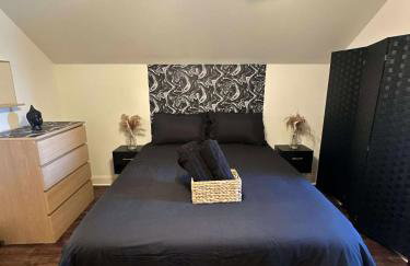 Trendy-attic at rice village - Foto 2