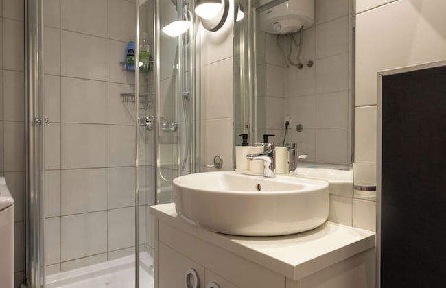 Central Park Apartments - Photo 49