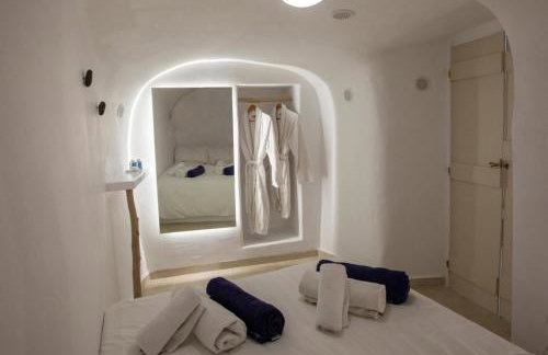 Sunset View Villa Santorini - with Outdoor Jacuzzi - Photo 20