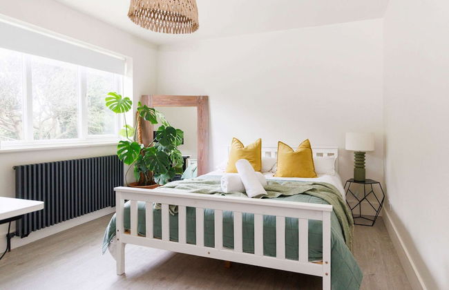 Stylish 4 Bed Home Close to Beach - Foto 25