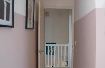 3x Bed Elegant House with Private Parking - Photo 4