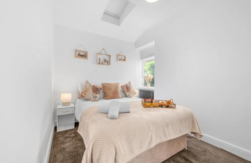 Relax at Little Hawkcliffe - Photo 5