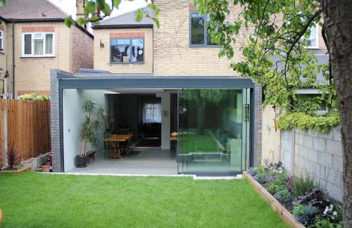 Large, modern, light, open plan designer house - Foto 12
