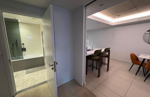 High Floor Modern 1BR Stunning Views Balcony AC Free Parking - Foto 15